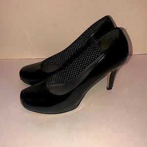 Madden Girl Getta Black heels Size 8